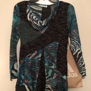 I am selling this very beautiful shirt 💞